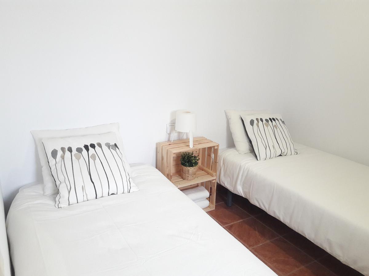 Ch Apartments โกนิล เด ลาฟรอนเตรา ภายนอก รูปภาพ